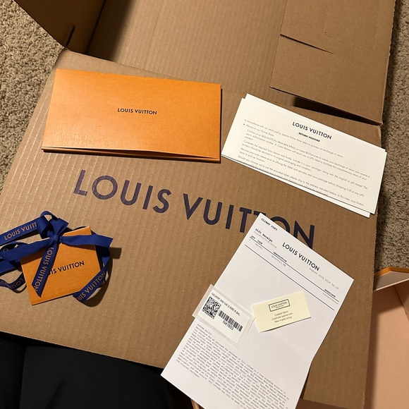 Louis Vuitton Neverfull MM - Picture 12 of 16